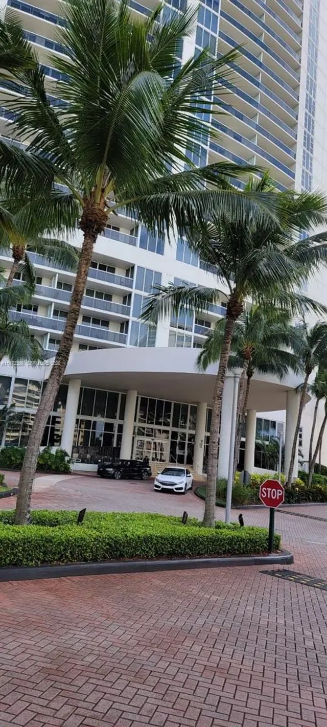 3 of 66 - 1850 S Ocean Drive #3007, Hallandale Beach, FL
