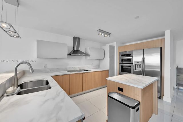 4 of 41 - 2950 Ne 188th Street #534, Aventura, FL