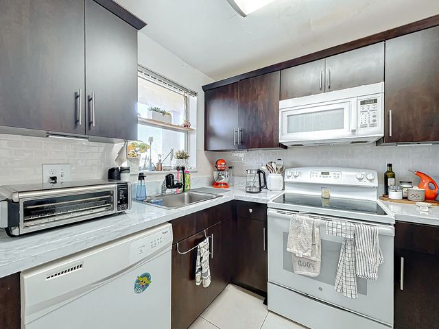 2 of 31 - 8225 Sunrise Lakes Boulevard #110, Sunrise, FL