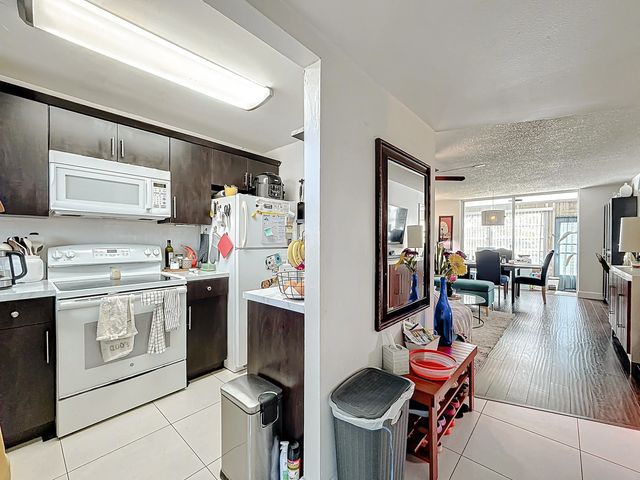 5 of 31 - 8225 Sunrise Lakes Boulevard #110, Sunrise, FL