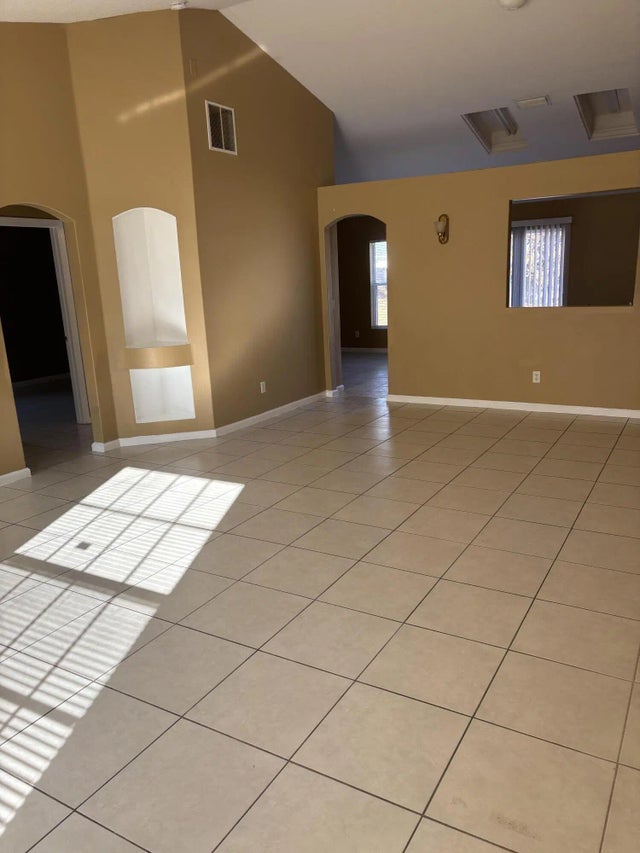 Photo of Listing #R11166983