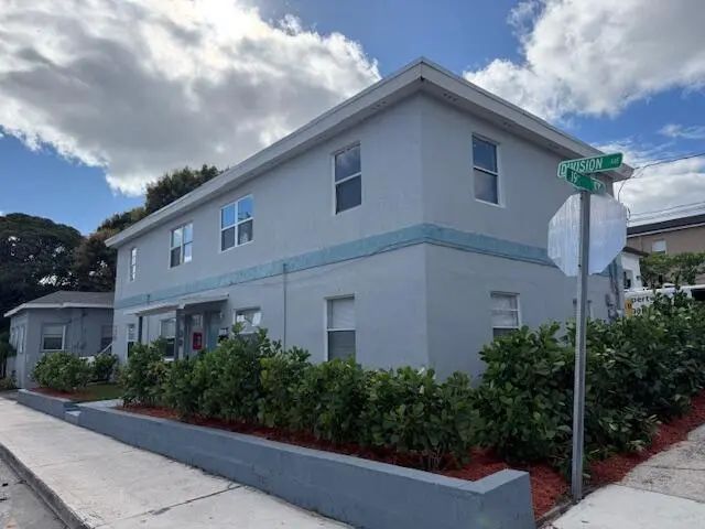 5 of 39 - 1913 Division Avenue, West Palm Beach, FL