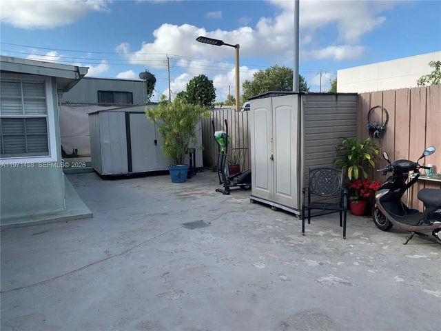 4 of 7 - 3560 Nw 35th Street, Miami, FL