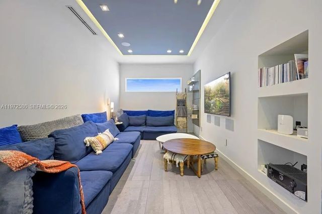 5 of 27 - 1615 Diplomat Drive, Miami, FL