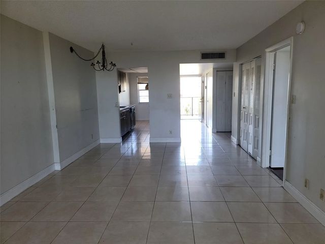 5 of 17 - 3121 Nw 47th Terrace #403, Lauderdale Lakes, FL