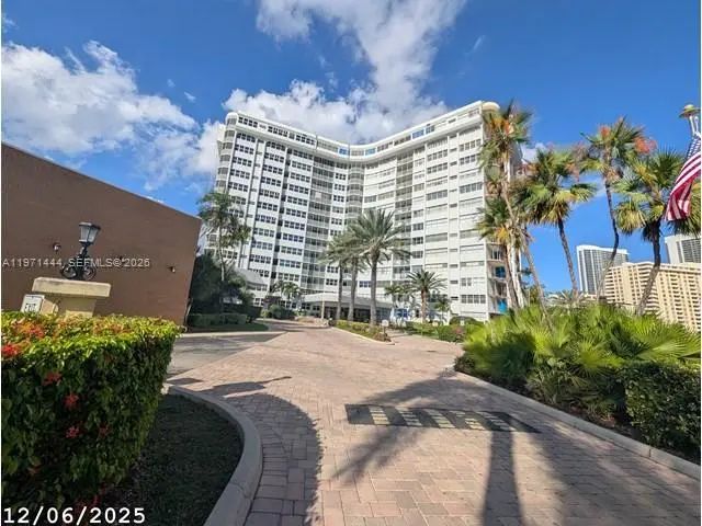 100 Golden Isles Drive #ph9, Hallandale Beach