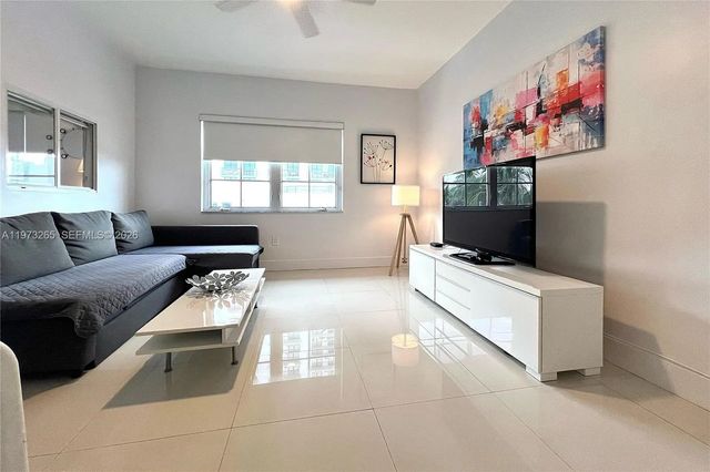 1100 Collins Avenue #303, Miami Beach