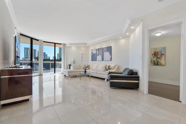4 of 46 - 20191 E Country Club Drive #510, Aventura, FL