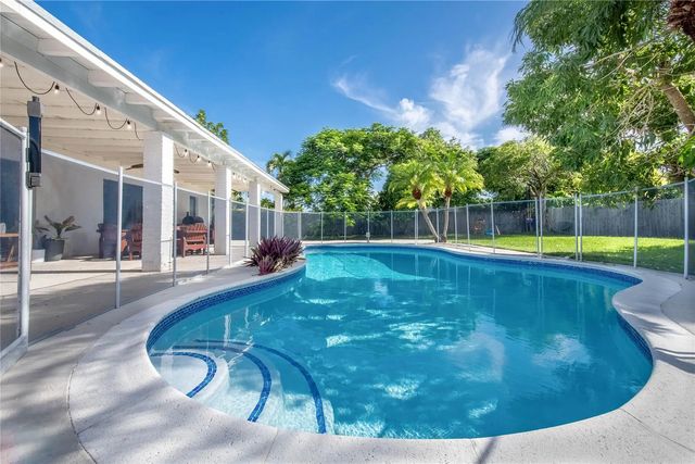 2 of 35 - 16670 Sw 90th Avenue, Palmetto Bay, FL