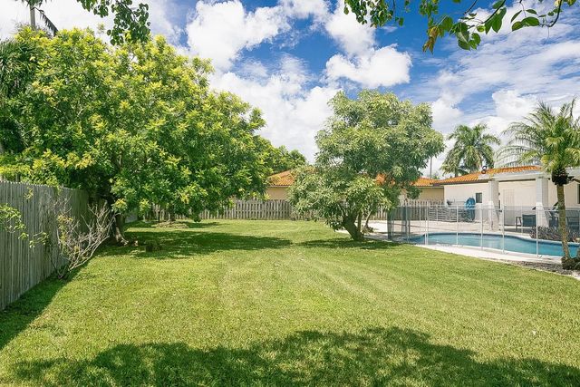 3 of 35 - 16670 Sw 90th Avenue, Palmetto Bay, FL