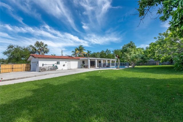 4 of 35 - 16670 Sw 90th Avenue, Palmetto Bay, FL