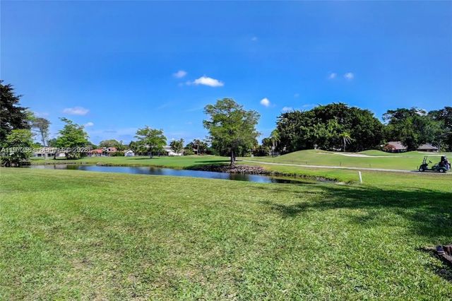 4 of 27 - 7582 Nw 86th Terrace #104, Tamarac, FL