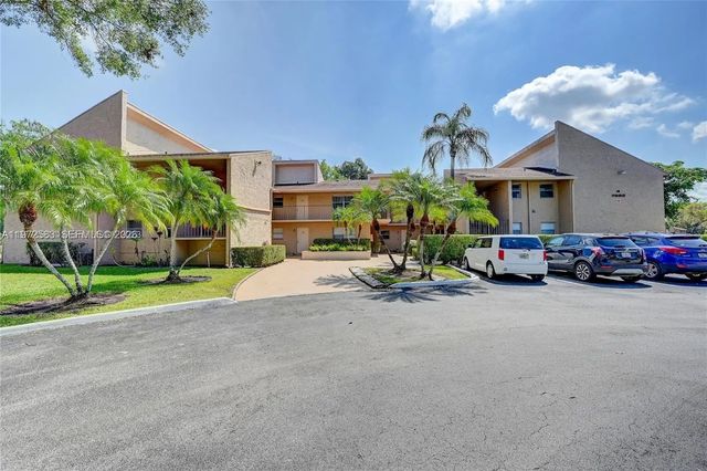 5 of 27 - 7582 Nw 86th Terrace #104, Tamarac, FL
