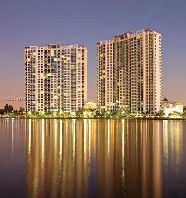2641 N Flamingo Road #th5n, Sunrise