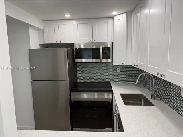 3 of 14 - 926 Michigan Avenue #12, Miami Beach, FL