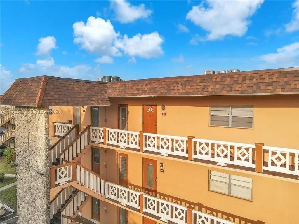 5021 W Oakland Park Boulevard #104, Lauderdale Lakes