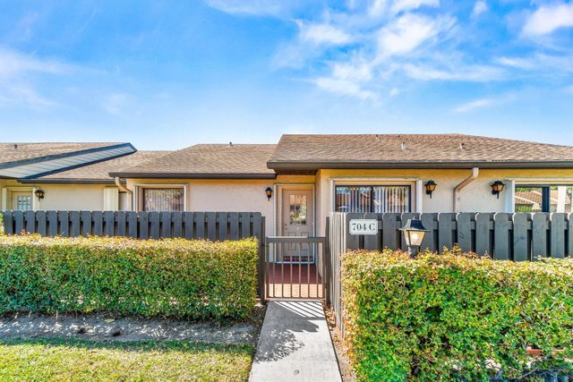 4 of 40 - 704 Sunny Pine Way #c, Greenacres, FL