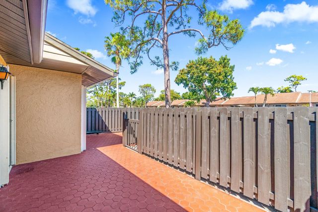 5 of 40 - 704 Sunny Pine Way #c, Greenacres, FL