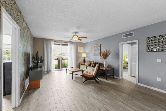 4 of 15 - 11750 Saint Andrews Place #203, Wellington, FL