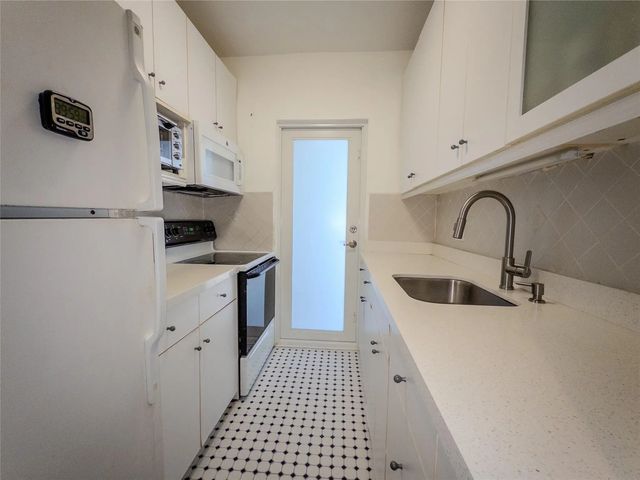3 of 23 - 2430 Ne 135th Street #302, North Miami, FL