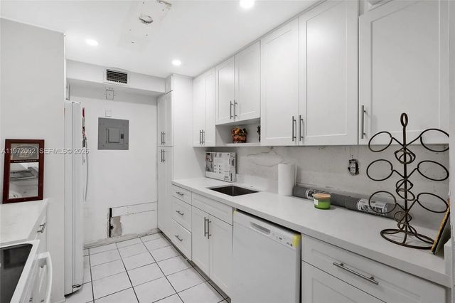 5 of 24 - 7933 West Drive #819, North Bay Village, FL