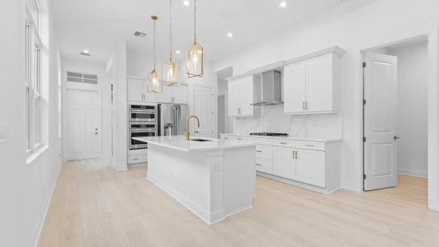 Photo of Listing #R11167370