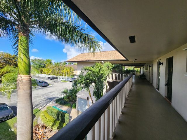 3 of 29 - 4900 Washington Street #309, Hollywood, FL