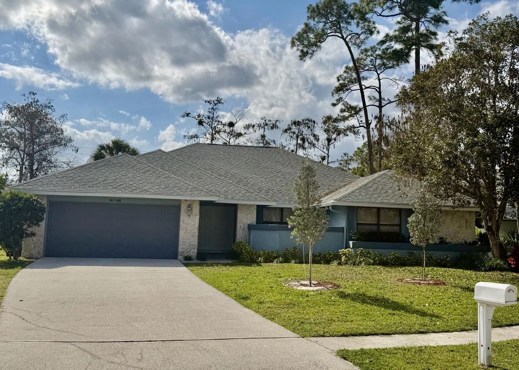 13427 Kingsbury Drive, Wellington