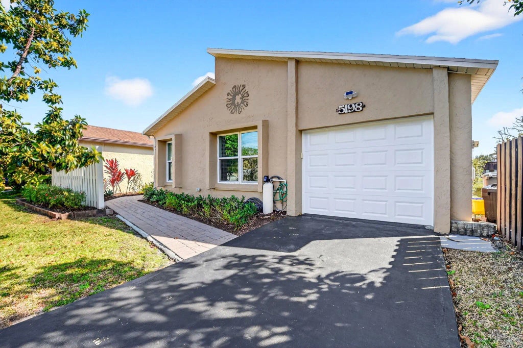 5198 Mirror Lakes Boulevard, Boynton Beach