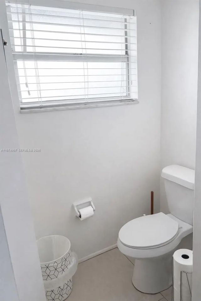 5 of 9 - 1780 Ne 191st Street #210-2, Miami, FL