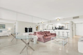 Photo of Listing #R11167585