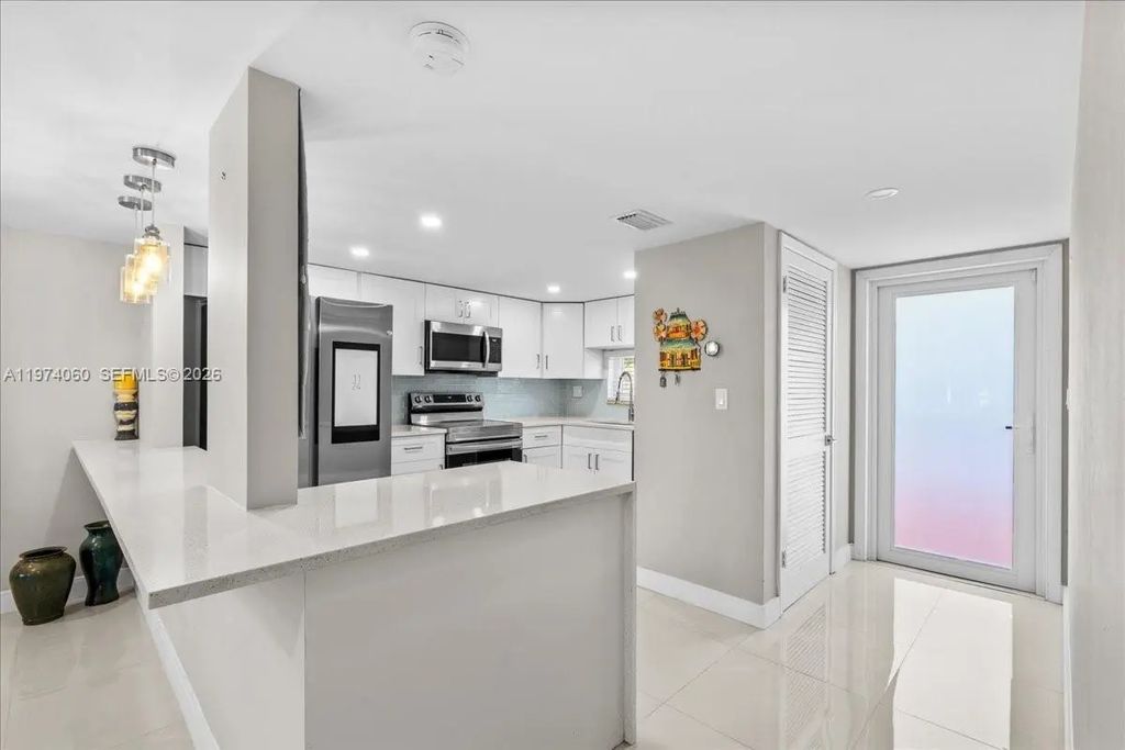 811 S Hollybrook Drive #208, Pembroke Pines