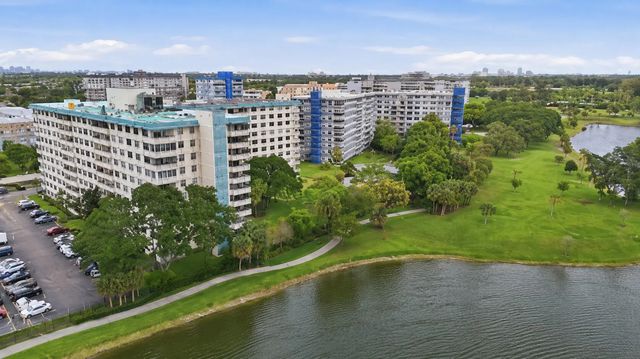 2 of 33 - 4330 Hillcrest Drive #420, Hollywood, FL