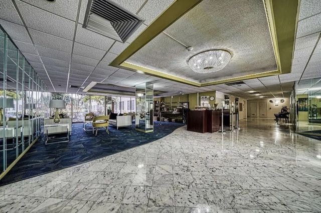 3 of 33 - 4330 Hillcrest Drive #420, Hollywood, FL