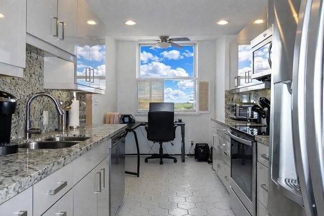 4 of 33 - 4330 Hillcrest Drive #420, Hollywood, FL