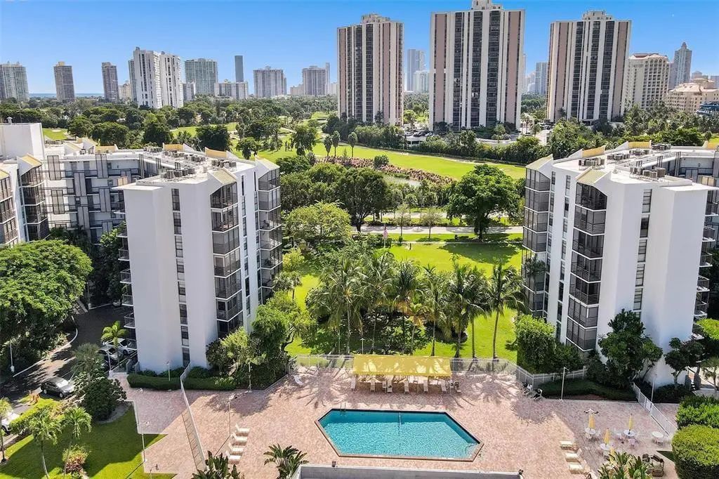 20500 W Country Club Drive #416, Aventura