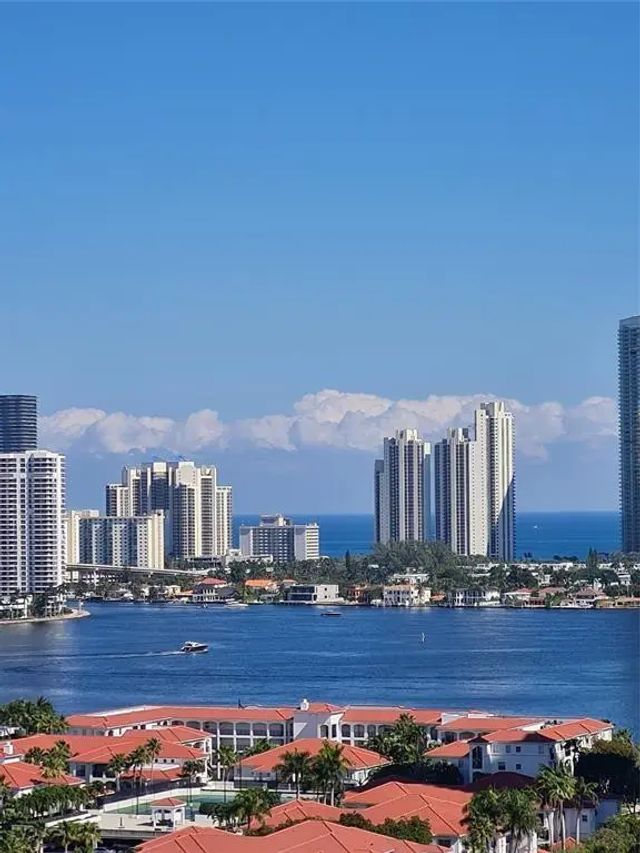 2851 Ne 183 #2203-05, Aventura