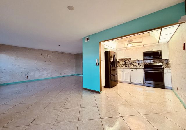 2 of 20 - 110 Wellington B, West Palm Beach, FL