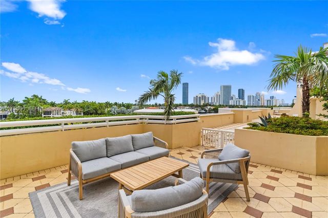 2 of 61 - 20191 E Country Club Drive #407, Aventura, FL