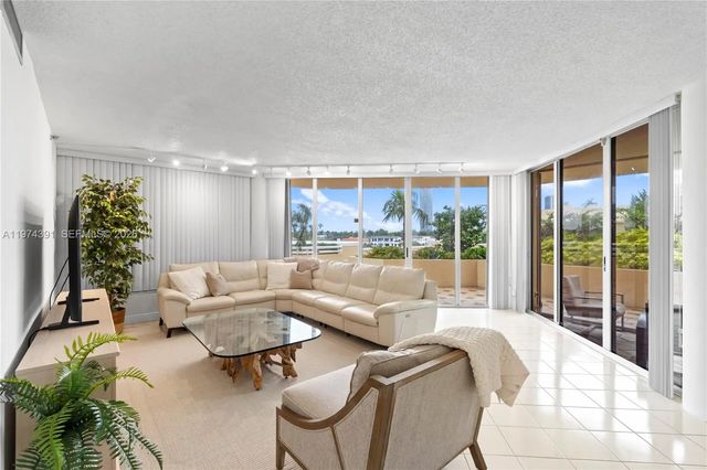 5 of 61 - 20191 E Country Club Drive #407, Aventura, FL