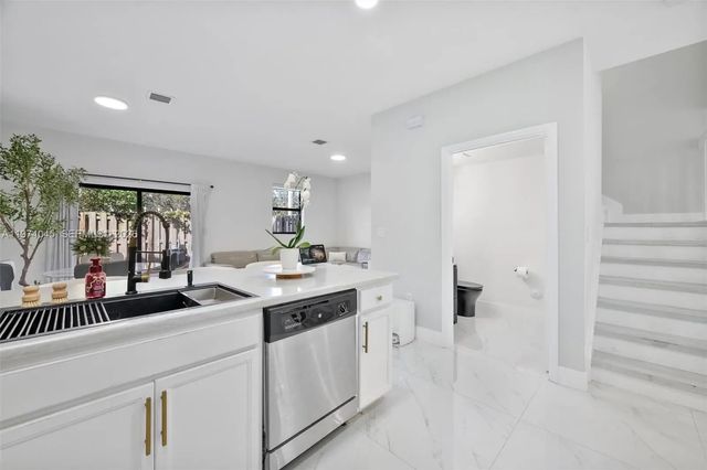 5 of 34 - 178 Se 33rd Terrace, Homestead, FL