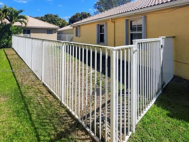 2 of 15 - 4309 Pine Ridge Court, Weston, FL