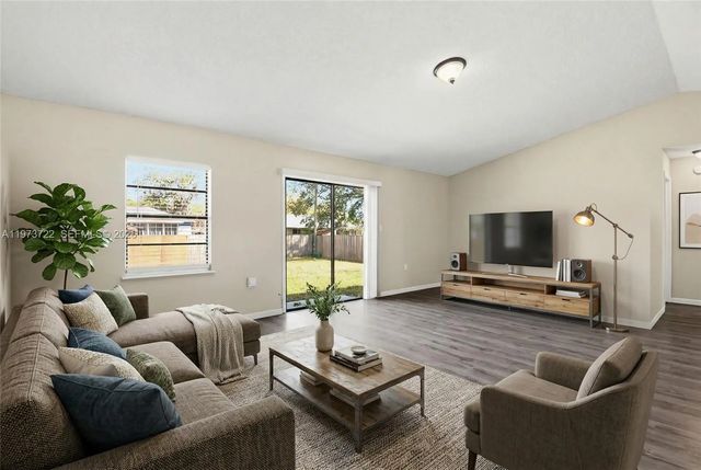 637 Mosquero Avenue, Deltona