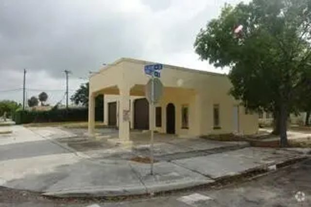 3 of 10 - 3712 S Olive Avenue, West Palm Beach, FL