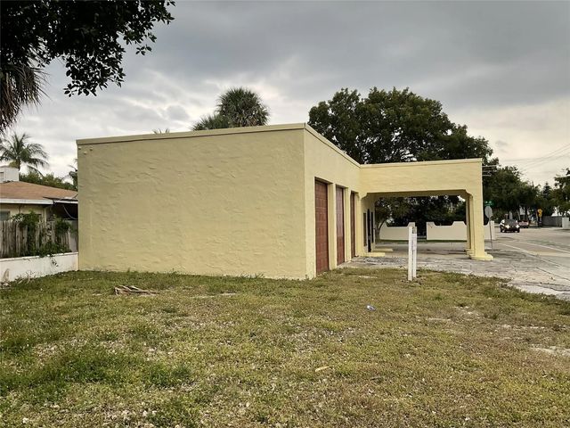 4 of 10 - 3712 S Olive Avenue, West Palm Beach, FL