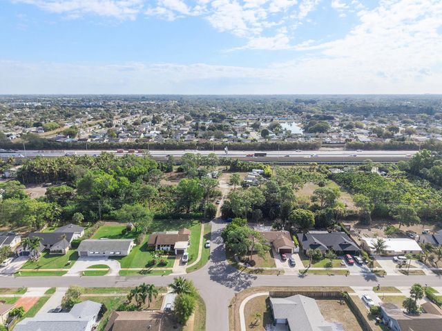4 of 16 - 5387 80th Trail S, Lake Worth, FL