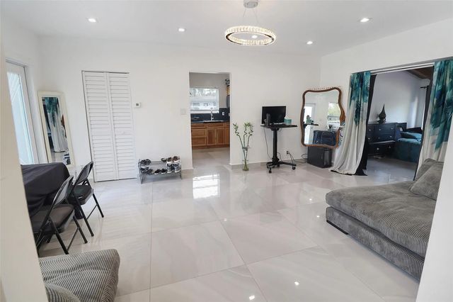 2 of 32 - 707 Ne 15th Street, Fort Lauderdale, FL