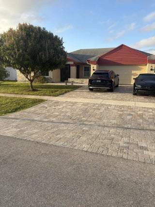 Photo of Listing #R11168052