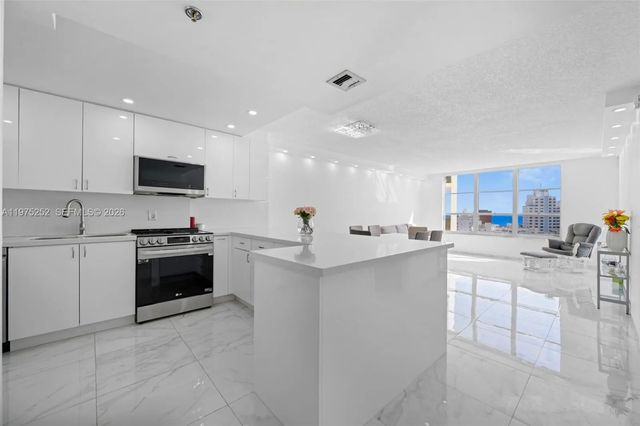 4101 Pine Tree Drive #919, Miami Beach