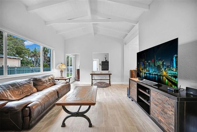 3 of 49 - 1021 Ne 82nd Terrace, Miami, FL
